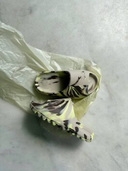 Шлепки Yeezy 11066 - image 2 - Photo 2