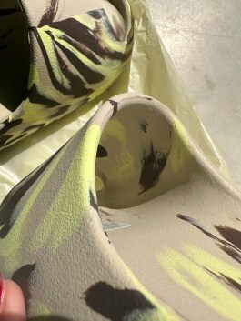 Шлепки Yeezy 11066 - image 9 - Photo 9