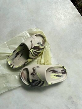 Шлепки Yeezy 11066 - image 3 - Photo 3