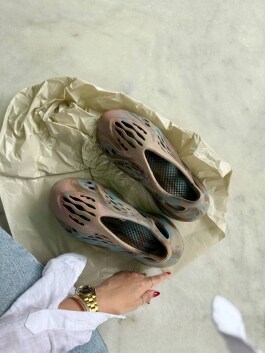 Шлепки Yeezy 11065 - image 5 - Photo 5