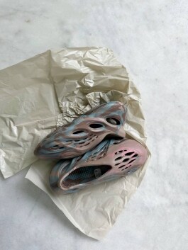 Шлепки Yeezy 11065 - image 2 - Photo 2