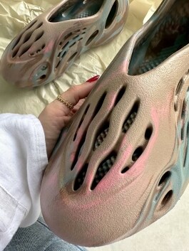 Шлепки Yeezy 11065 - image 9 - Photo 9