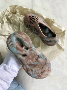 Шлепки Yeezy 11065 - image 12 - Photo 12
