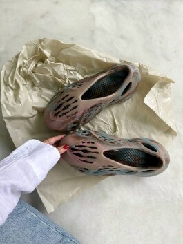 Шлепки Yeezy 11065 - image 6 - Photo 6