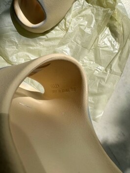Шлепки Yeezy 11067 - image 8 - Photo 8
