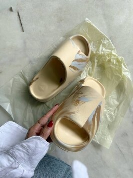 Шлепки Yeezy 11067 - image 6 - Photo 6
