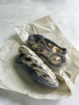 Шлепки Yeezy 11064 - image 5 - Photo 5