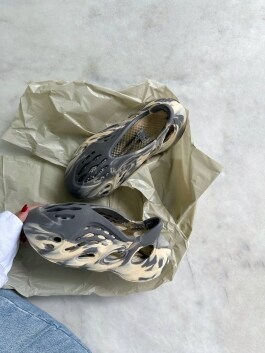 Шлепки Yeezy 11064 - image 2 - Photo 2