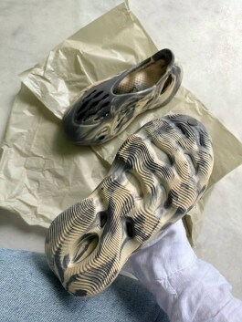 Шлепки Yeezy 11064 - image 12 - Photo 12