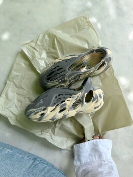 Шлепки Yeezy 11064