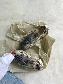 Шлепки Yeezy 11064 - image 3 - Photo 3