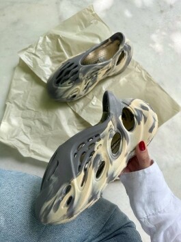 Шлепки Yeezy 11064 - image 8 - Photo 8