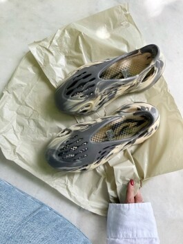 Шлепки Yeezy 11064 - image 4 - Photo 4