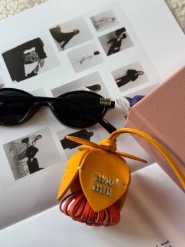 Брелок MIU MIU 12598 - image 3 - Photo 3