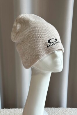 Шапка Balenciaga 13685